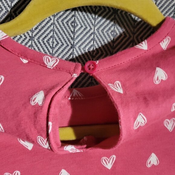 Old Navy Girl's Red Romper Decorated With White Hearts Covering It Size 3T - Picture 4 of 9